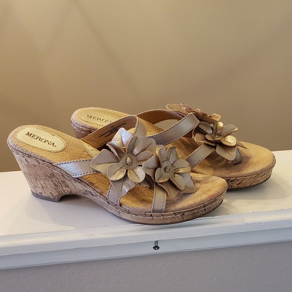 MERONA Shoes - MERONA Womens Gold Flower Wedge Sandals Shoes 10